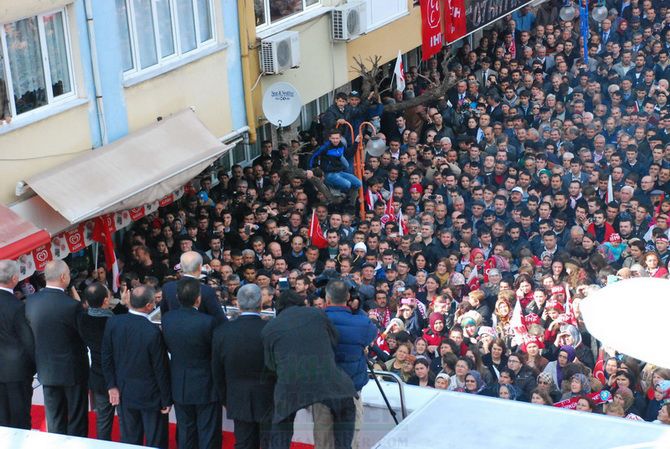 MHP LİDERi DEVLET BAHÇELİ AKHİSARLILAR İLE BULUŞTU